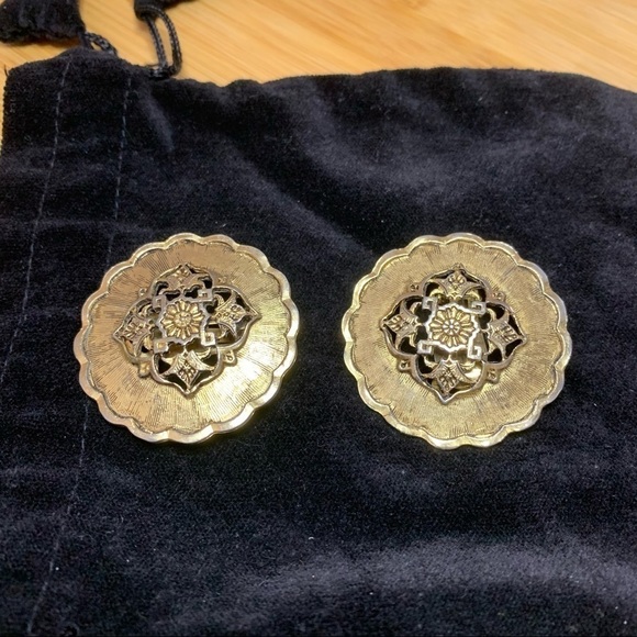 Les Bernard || Vintage Clip On Gold Toned Earrings - Picture 3 of 8